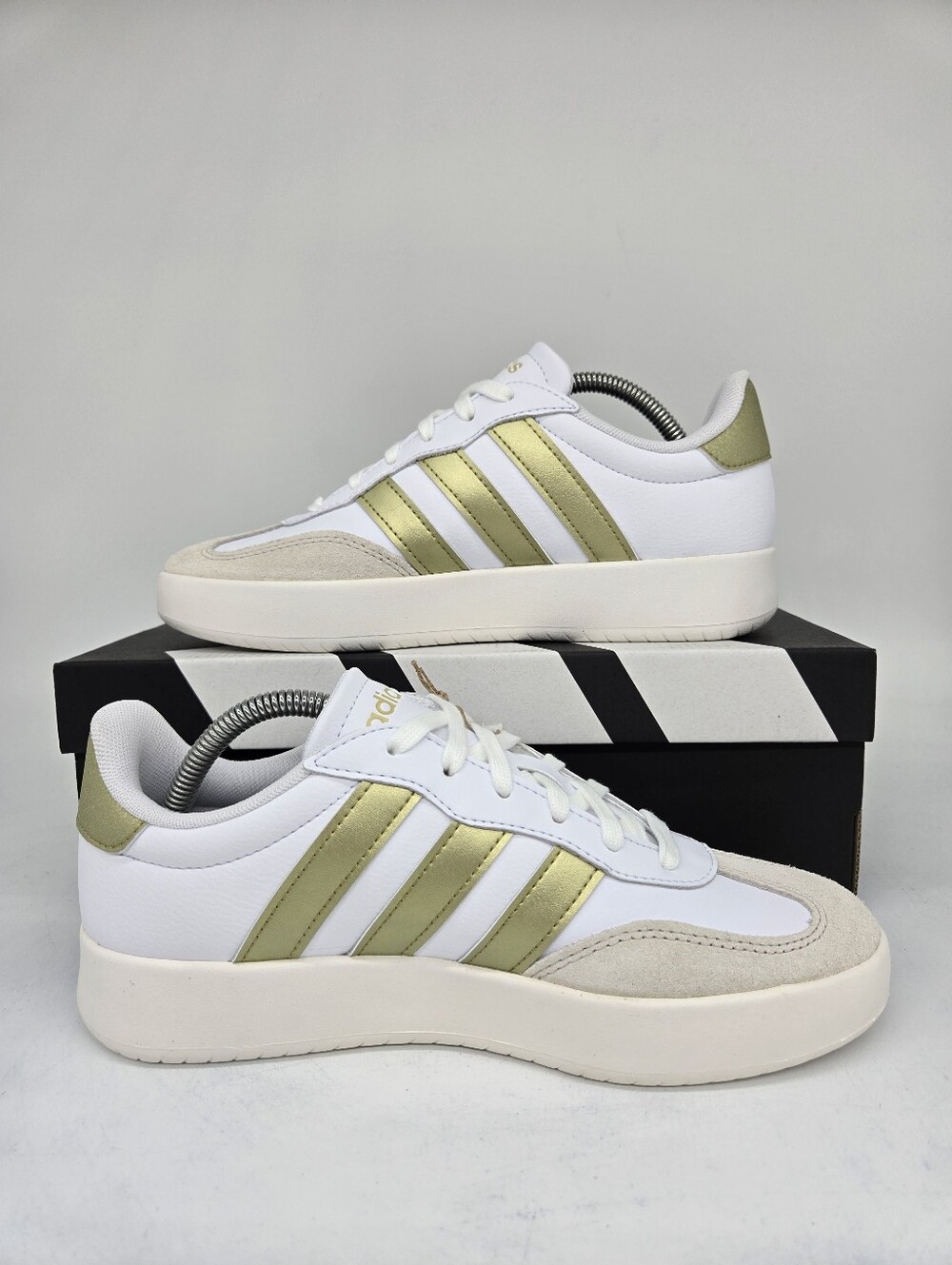 adidas Women's Barreda JR1191 White Gold Metallic Alumina Shoes Size 6 - Picture 5 of 8